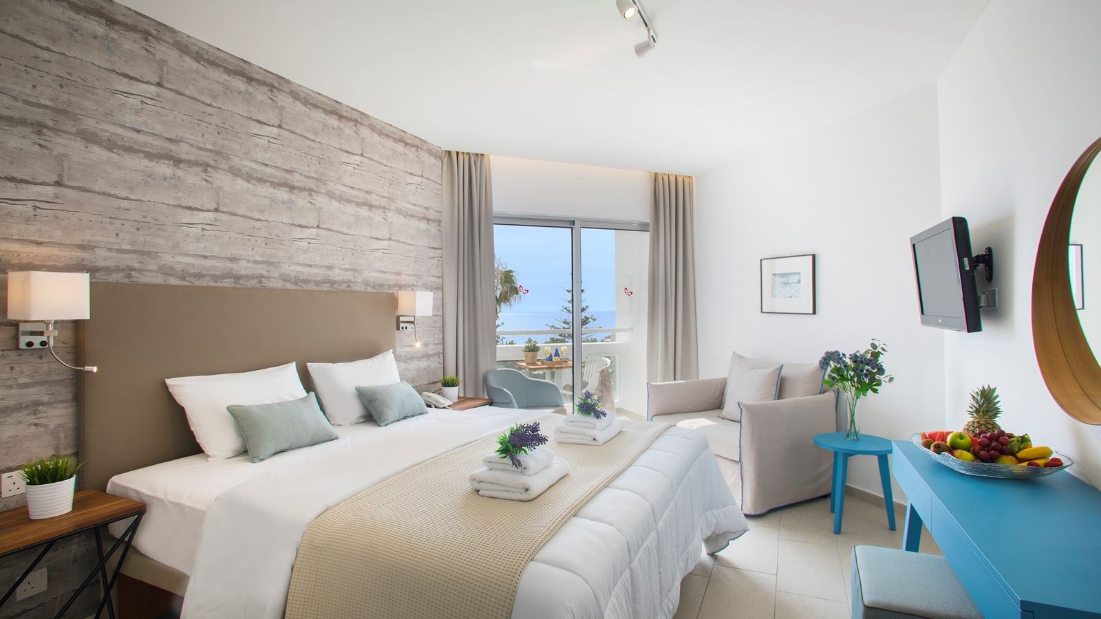 rooms-deluxe-room--balcony-