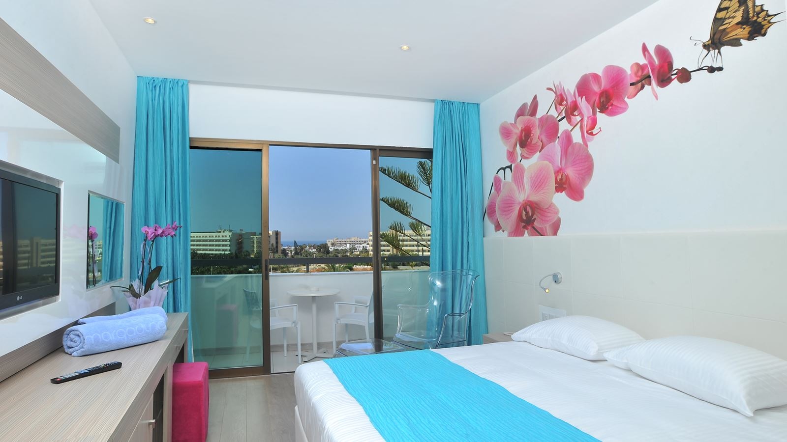 rooms-standard-room-lateralseaview-balcony-or-terrace