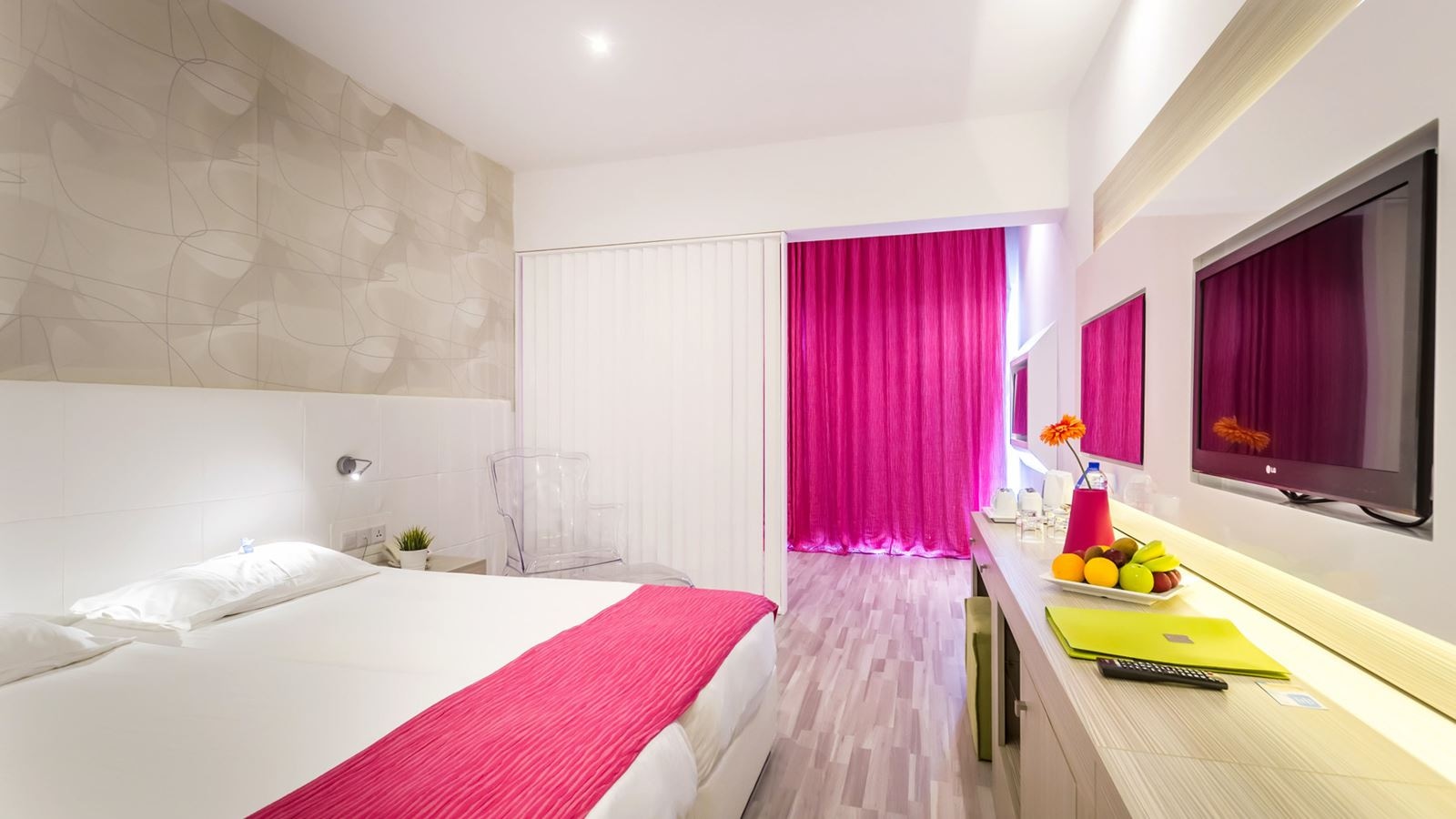 rooms-standard-familysuite-inland-view-balcony-or-terrace