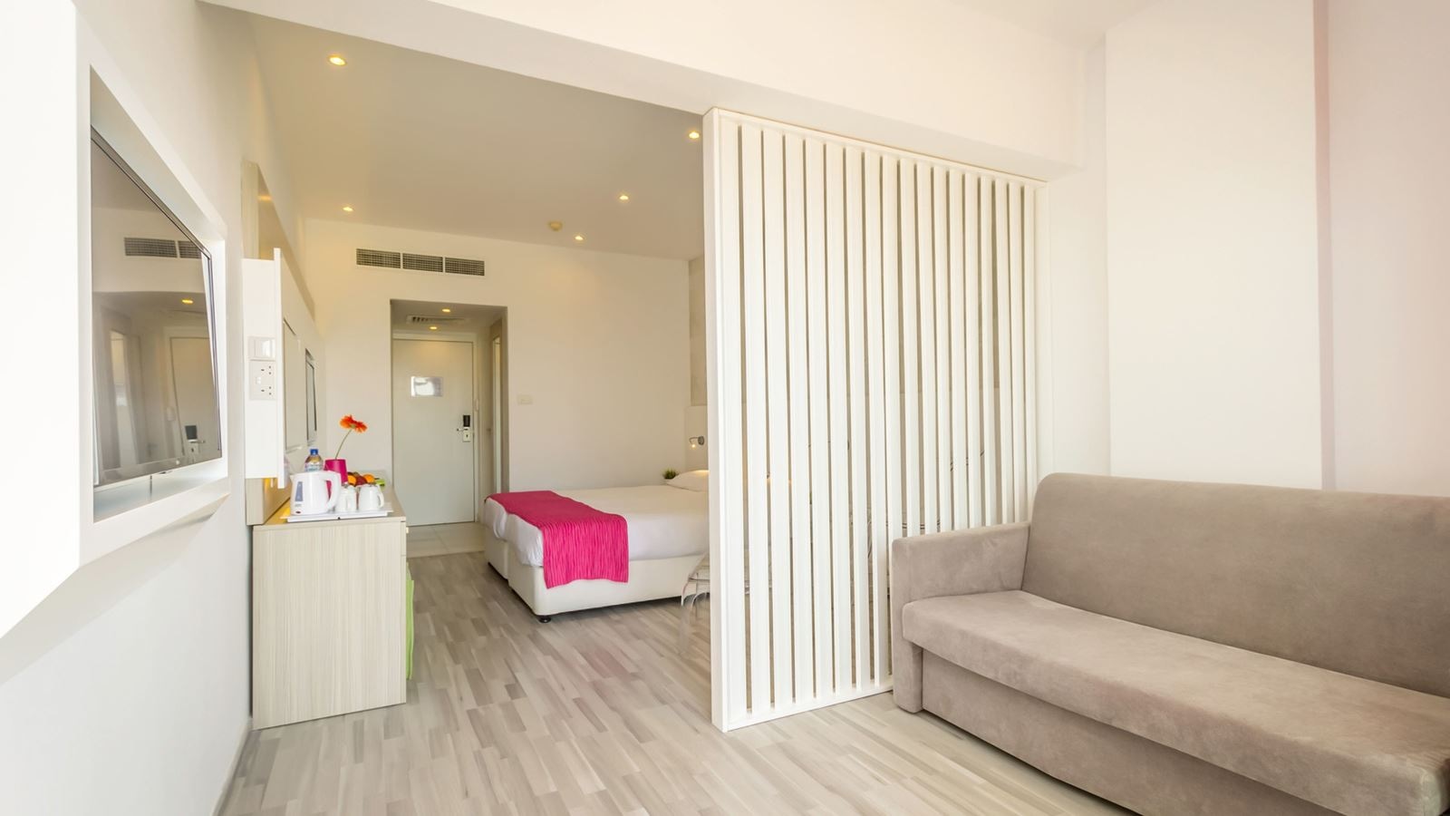 rooms-standard-familysuite-inland-view-balcony-or-terrace