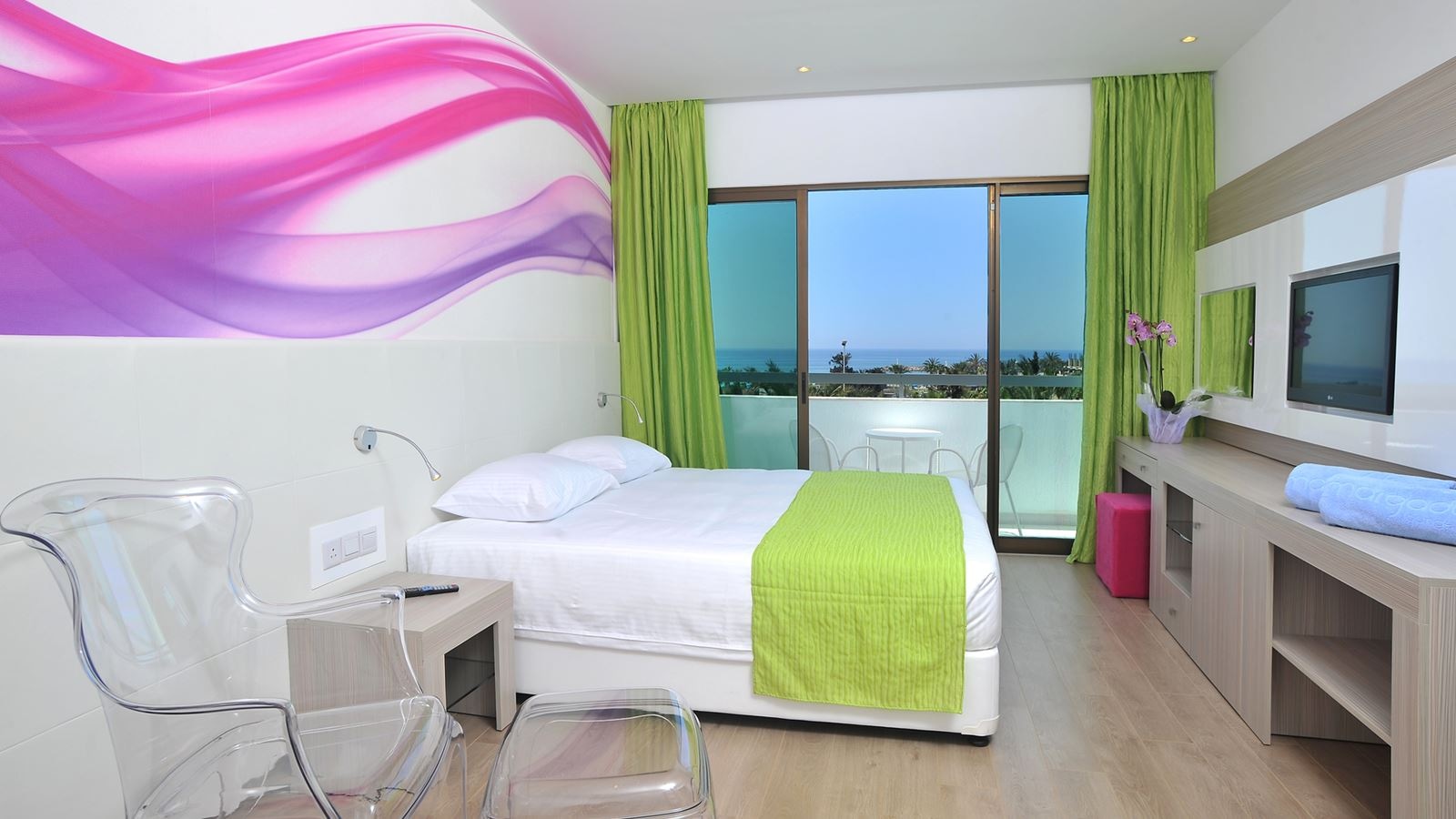 rooms-singleuse-room-lateralseaview-balcony-or-terrace