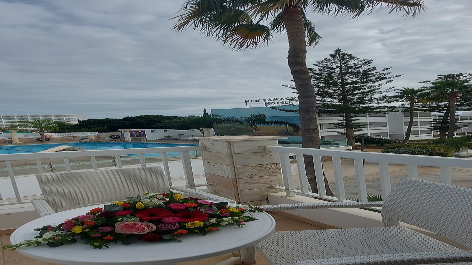 rooms-bungalow-balcony