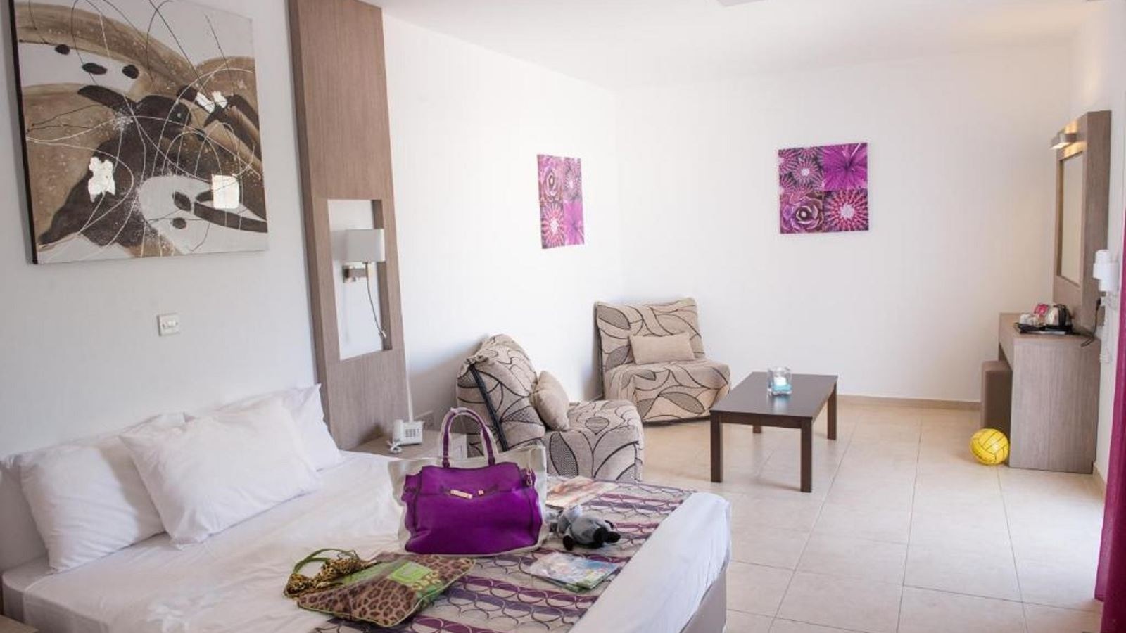 rooms-family-room-inland-view-balcony