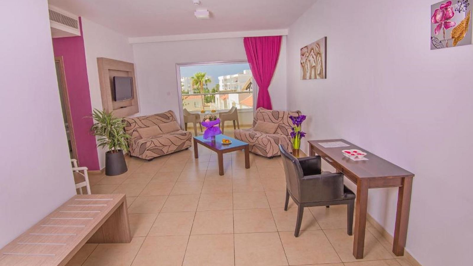 rooms-family-room-inland-view-balcony