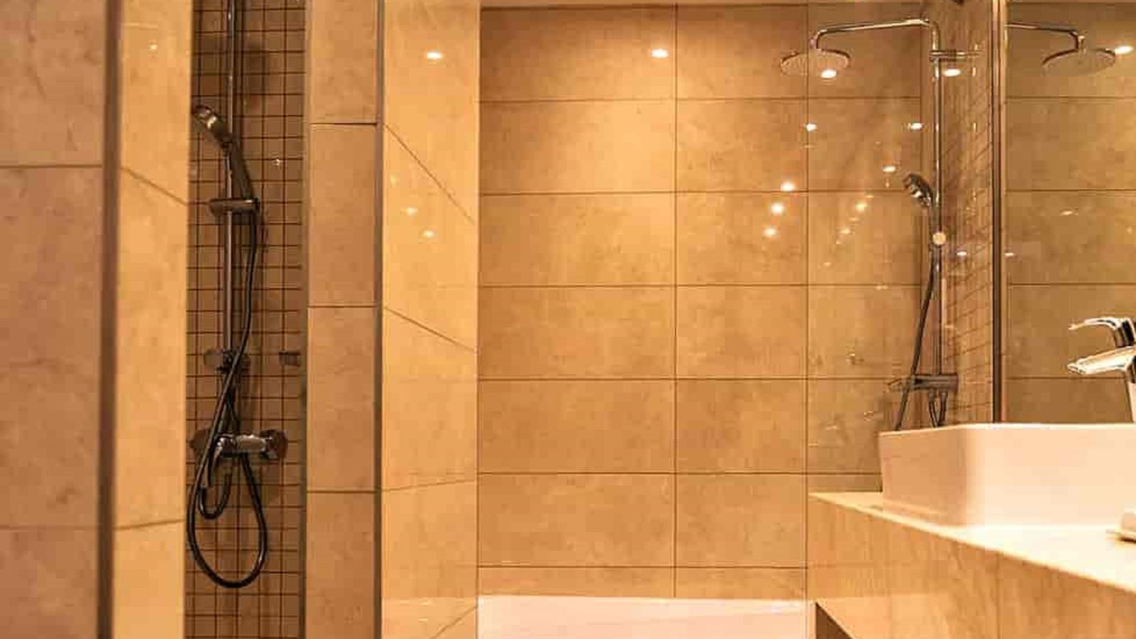 rooms-suite-city-view-balcony