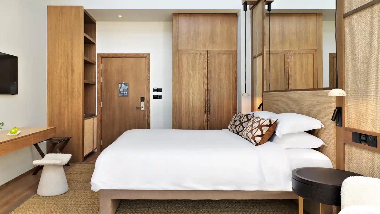 rooms-sky-view-suite-private-jacuzzi-terrace