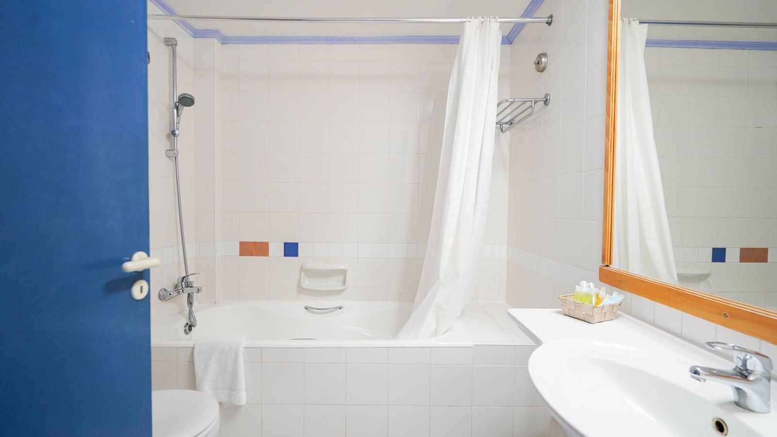 rooms-2-bedroom-superior-apartment--balcony