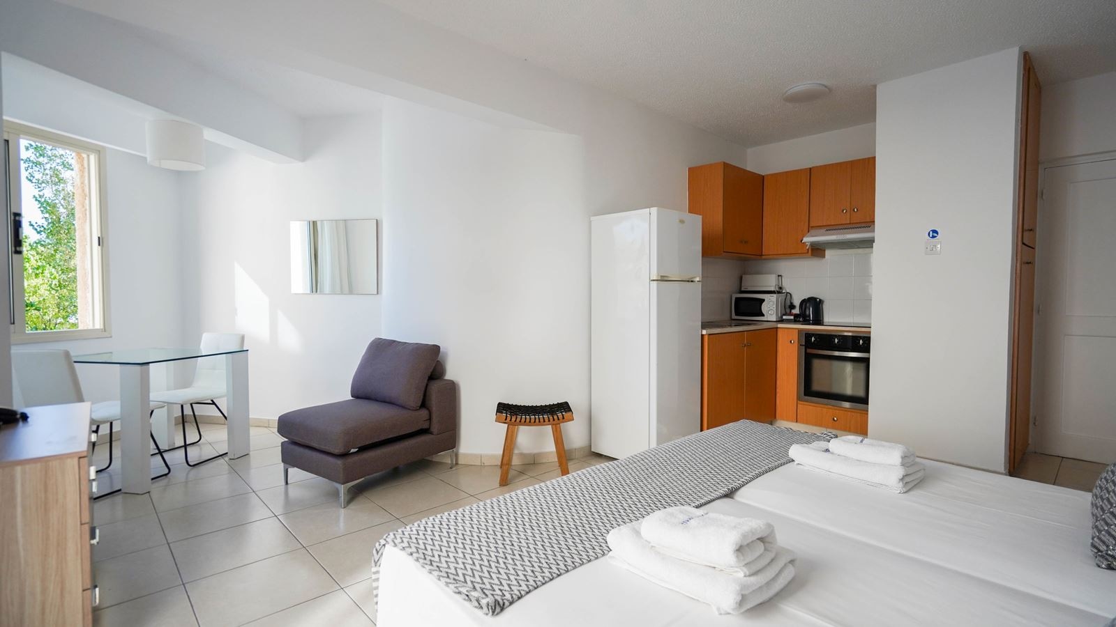 rooms-2-bedroom-standard-apartment--balcony