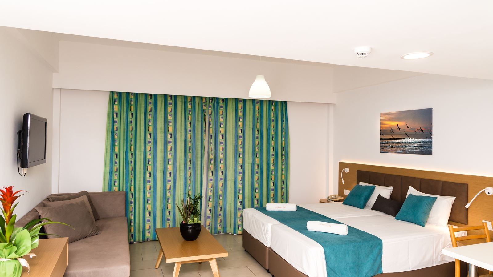 rooms-1-bedroom-standard-apartment-lateral-sea-view