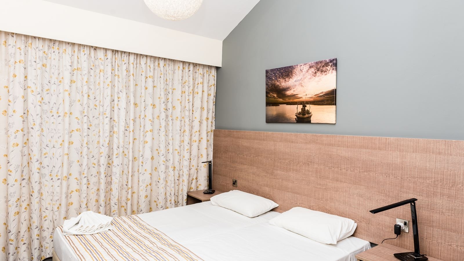 rooms-1-bedroom-standard-apartment-lateral-sea-view