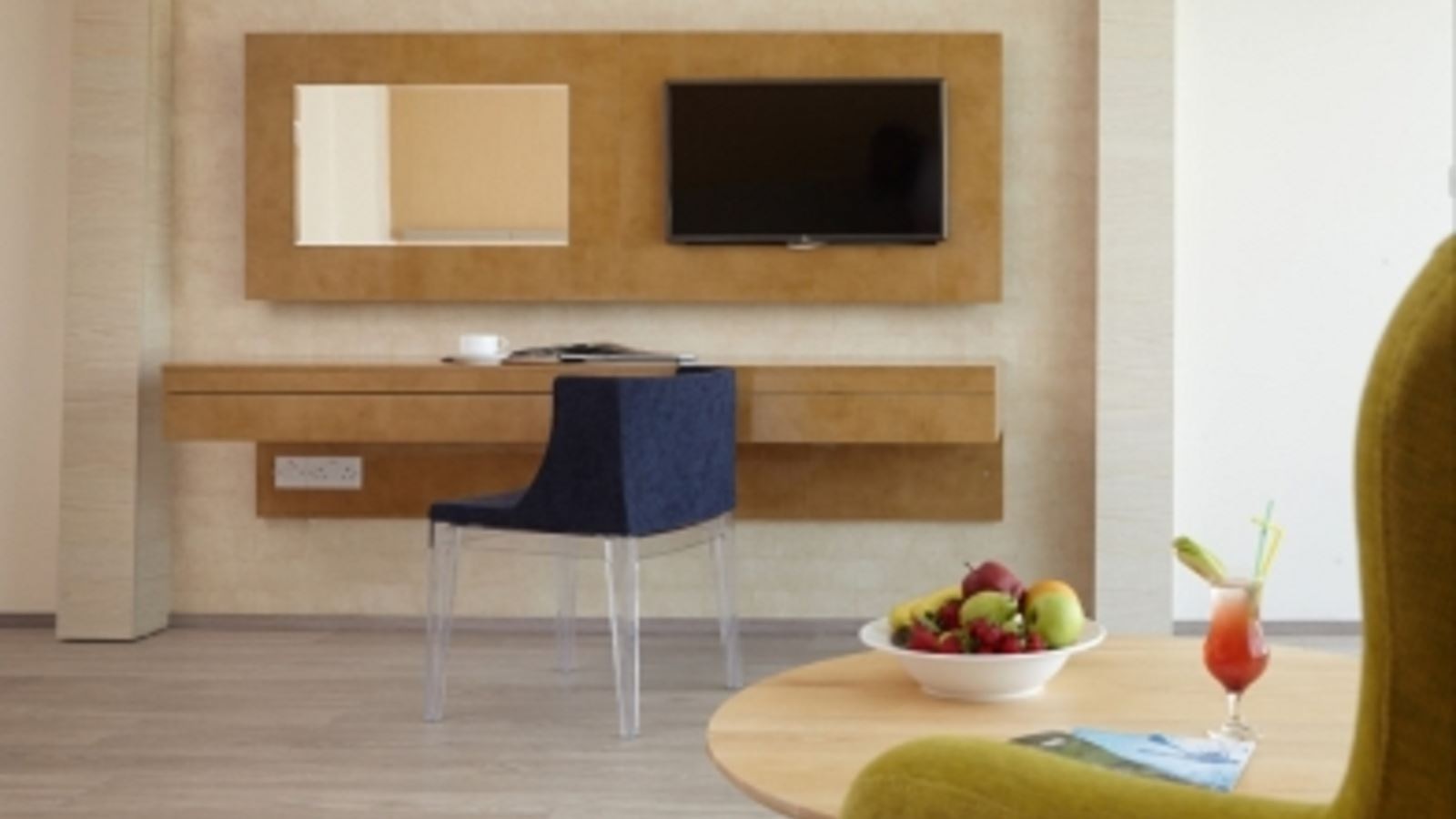 rooms-deluxe-room-balcony