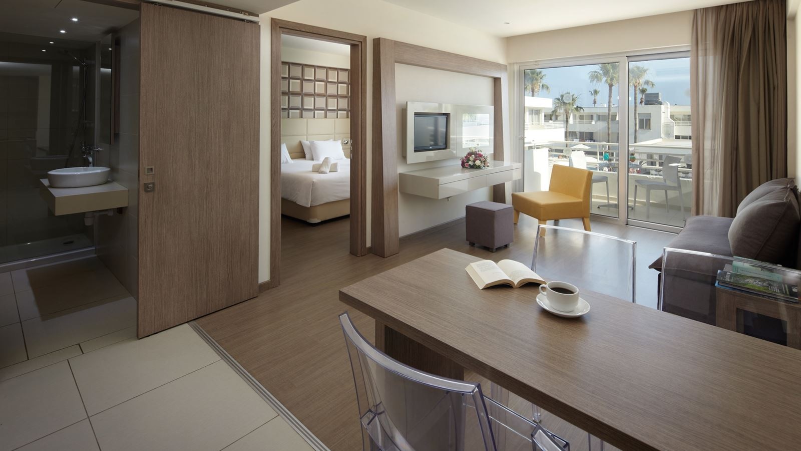 rooms-1-bedroom-suite-inland-view-balcony