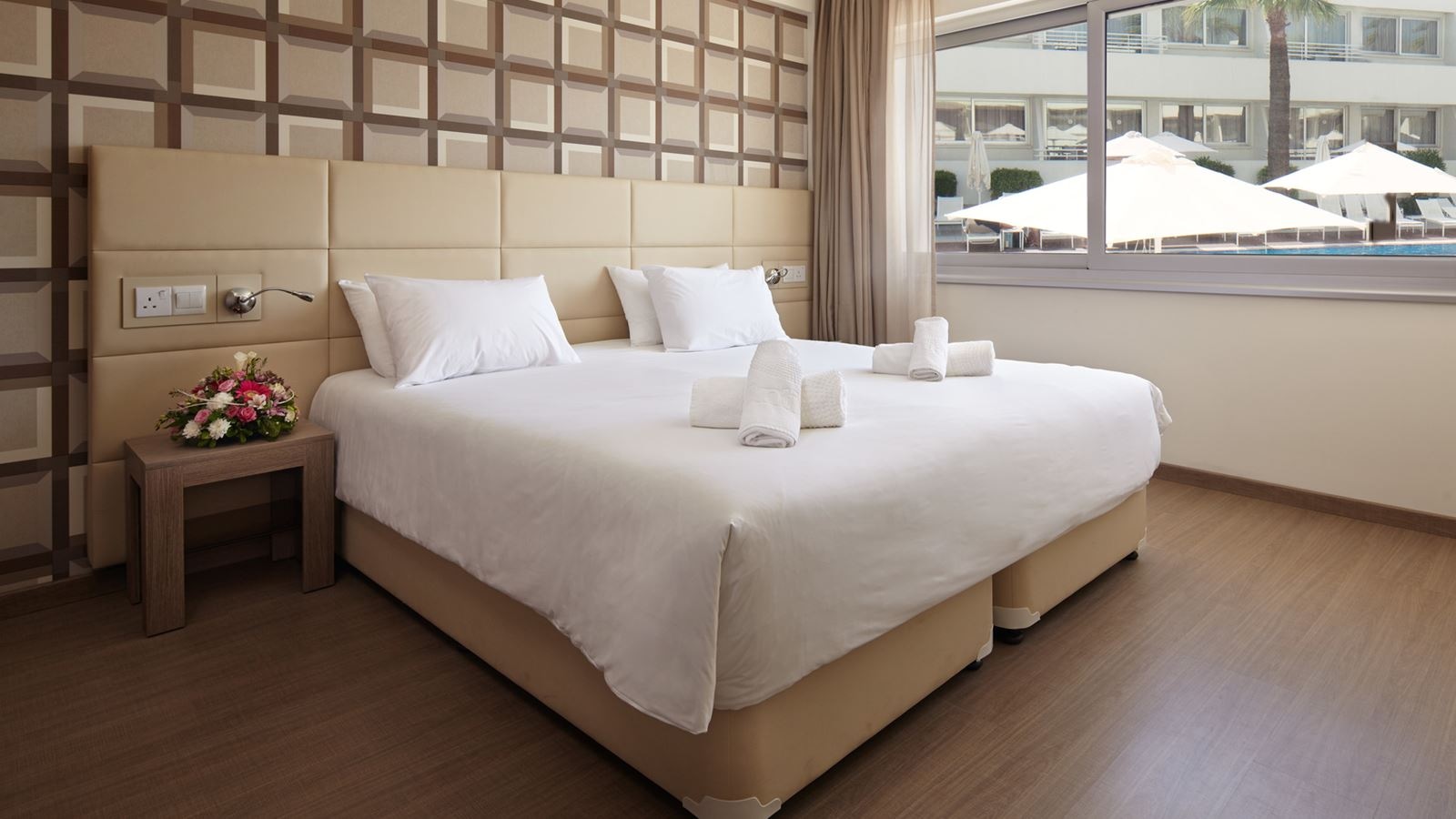 rooms-1-bedroom-suite-inland-view-balcony