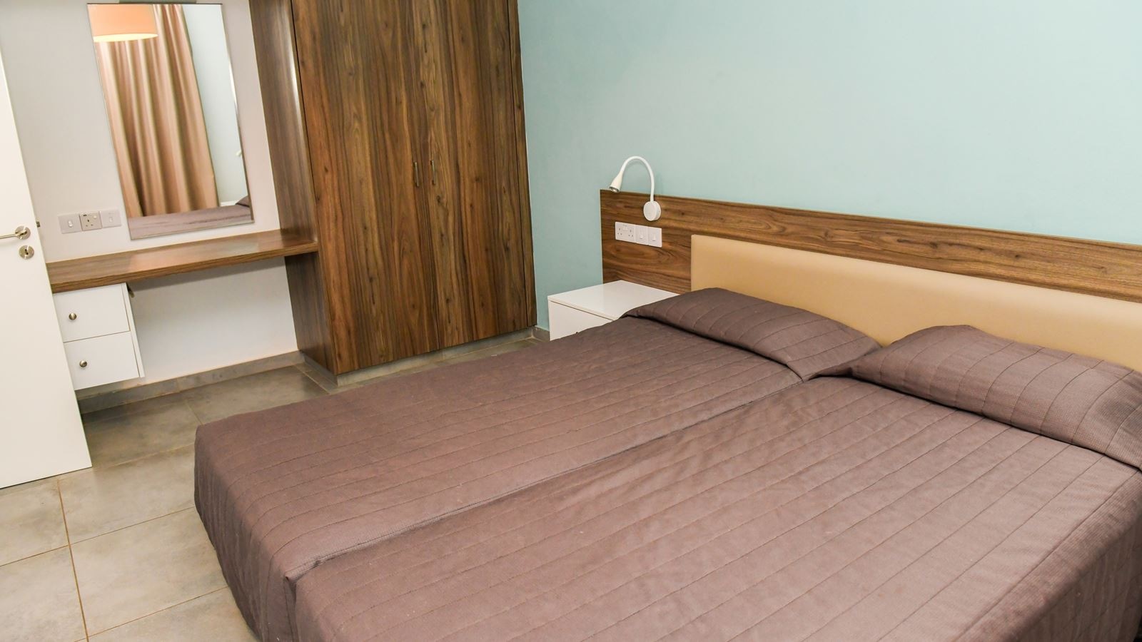 rooms-1-bedroom-superior-apartment-balcony-or-terrace