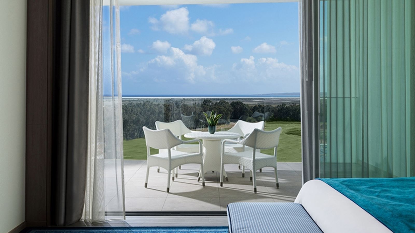rooms-junior-suite-landscapeview-balcony