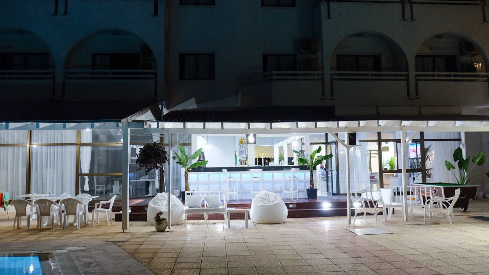 bars-poolside-snack-bar