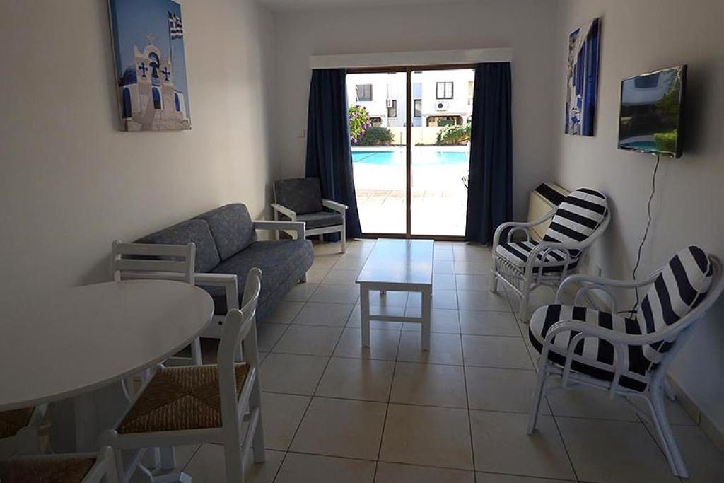 rooms-one-bedroom-apartment-balcony-or-terrace