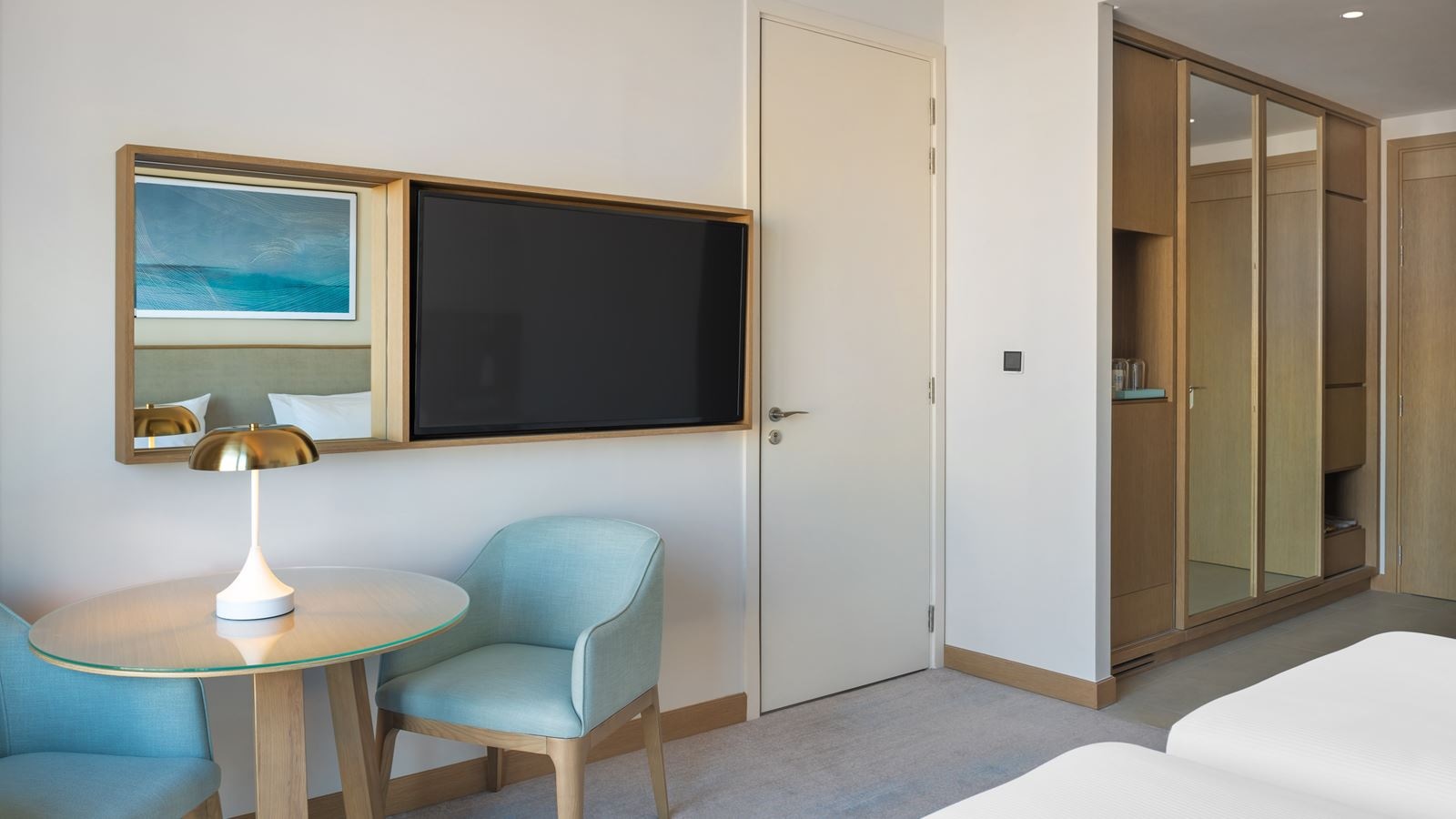 rooms-deluxe-room-twin-with-balcony