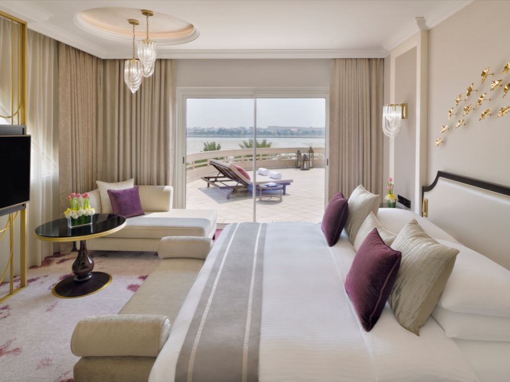rooms-ambassador-suite