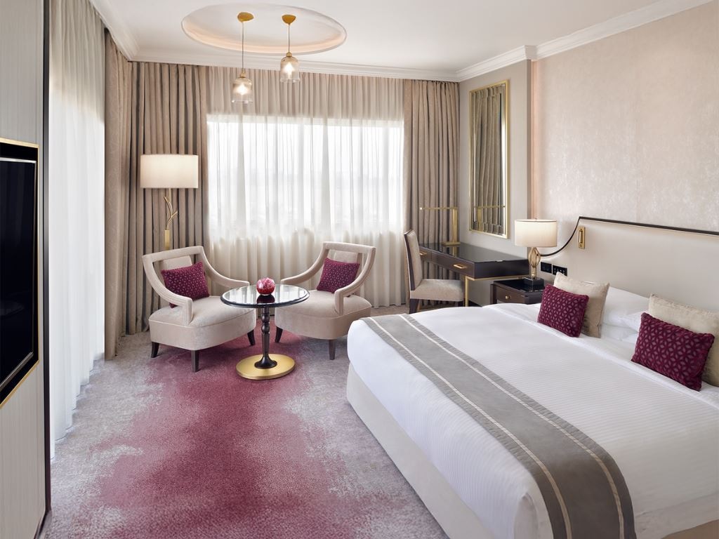 rooms-deluxe-king-room