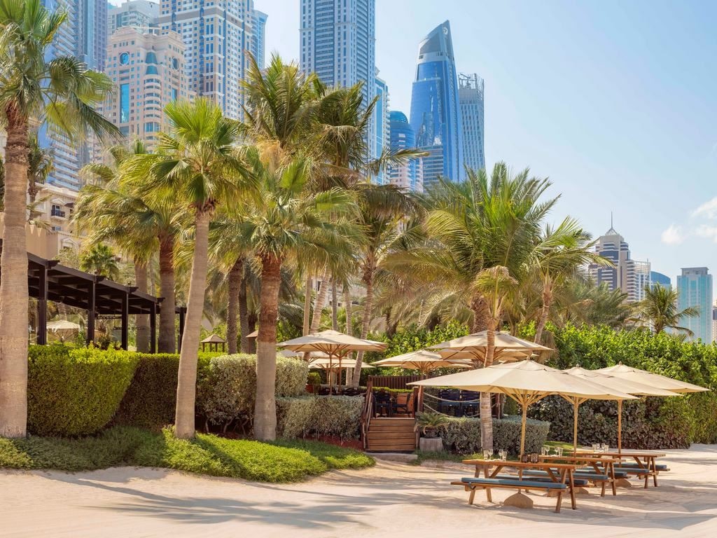 restaurants-beach-bar-and-grill