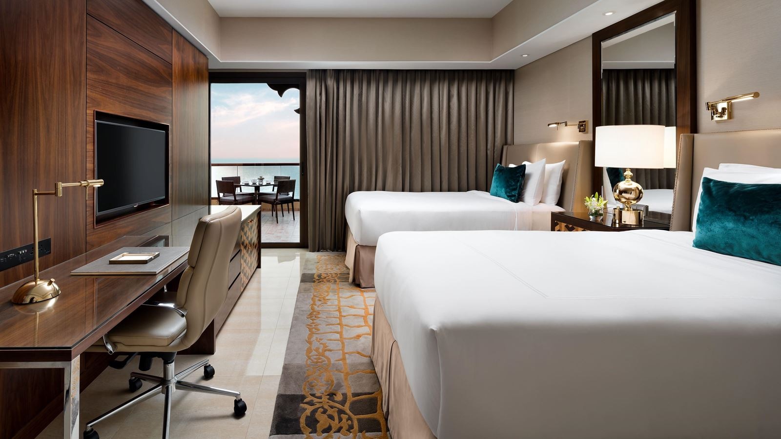 rooms-two-bedroom-corner-suite