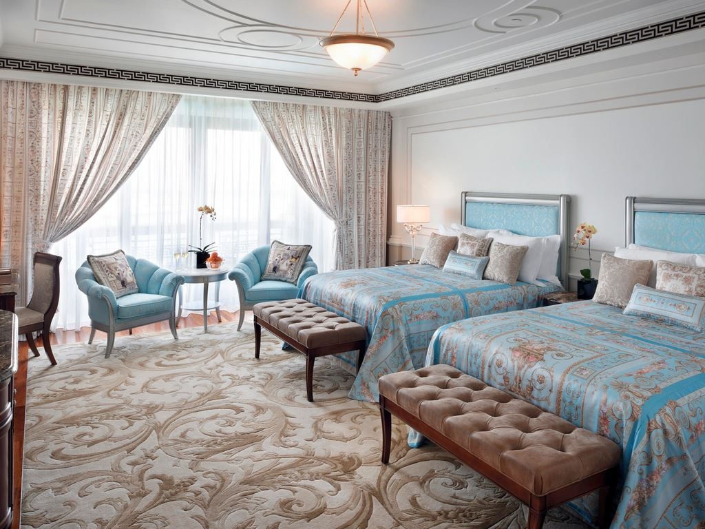 rooms-deluxe-versace-city-view