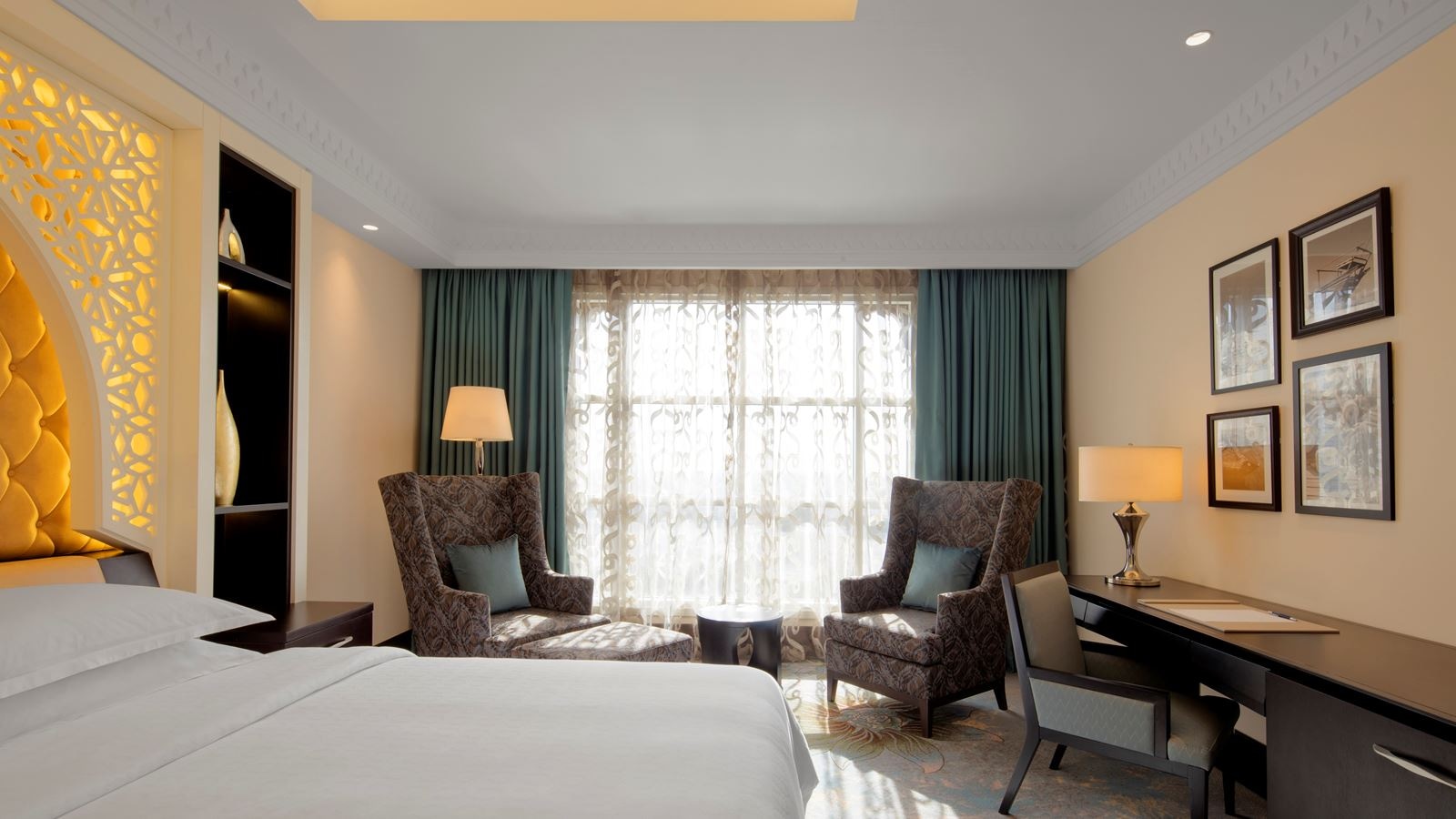 rooms-deluxe-room-city-view-with-balcony