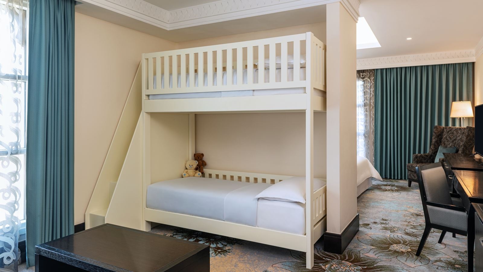 rooms-family-room-with-bunk-bed