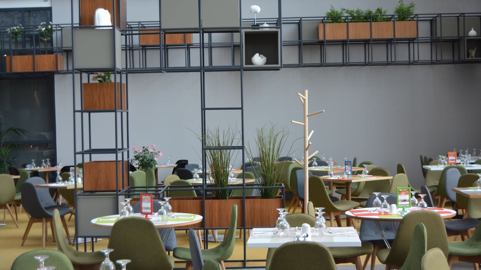 restaurants-street-cafe