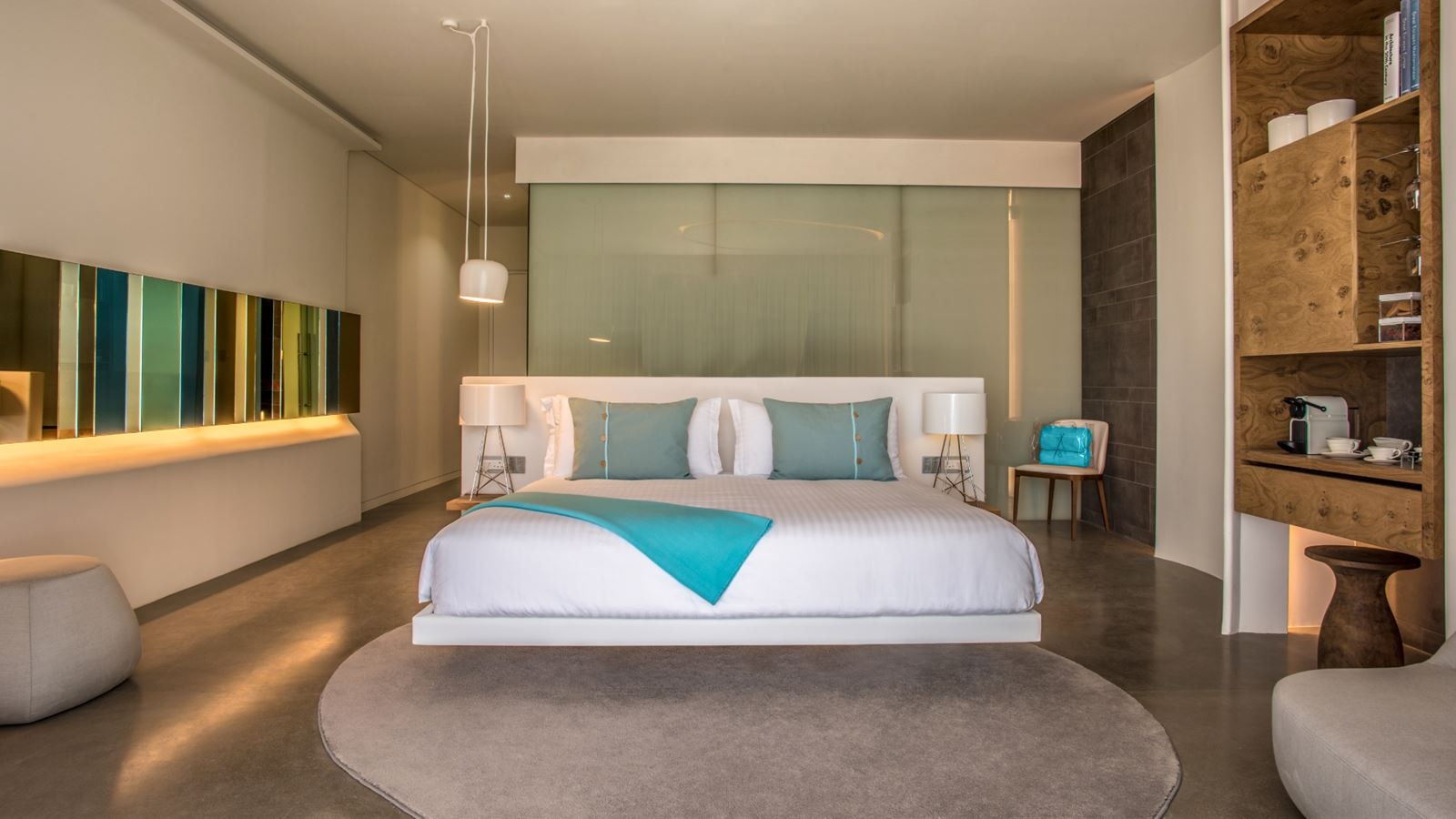 rooms-luux-skyline-view-room