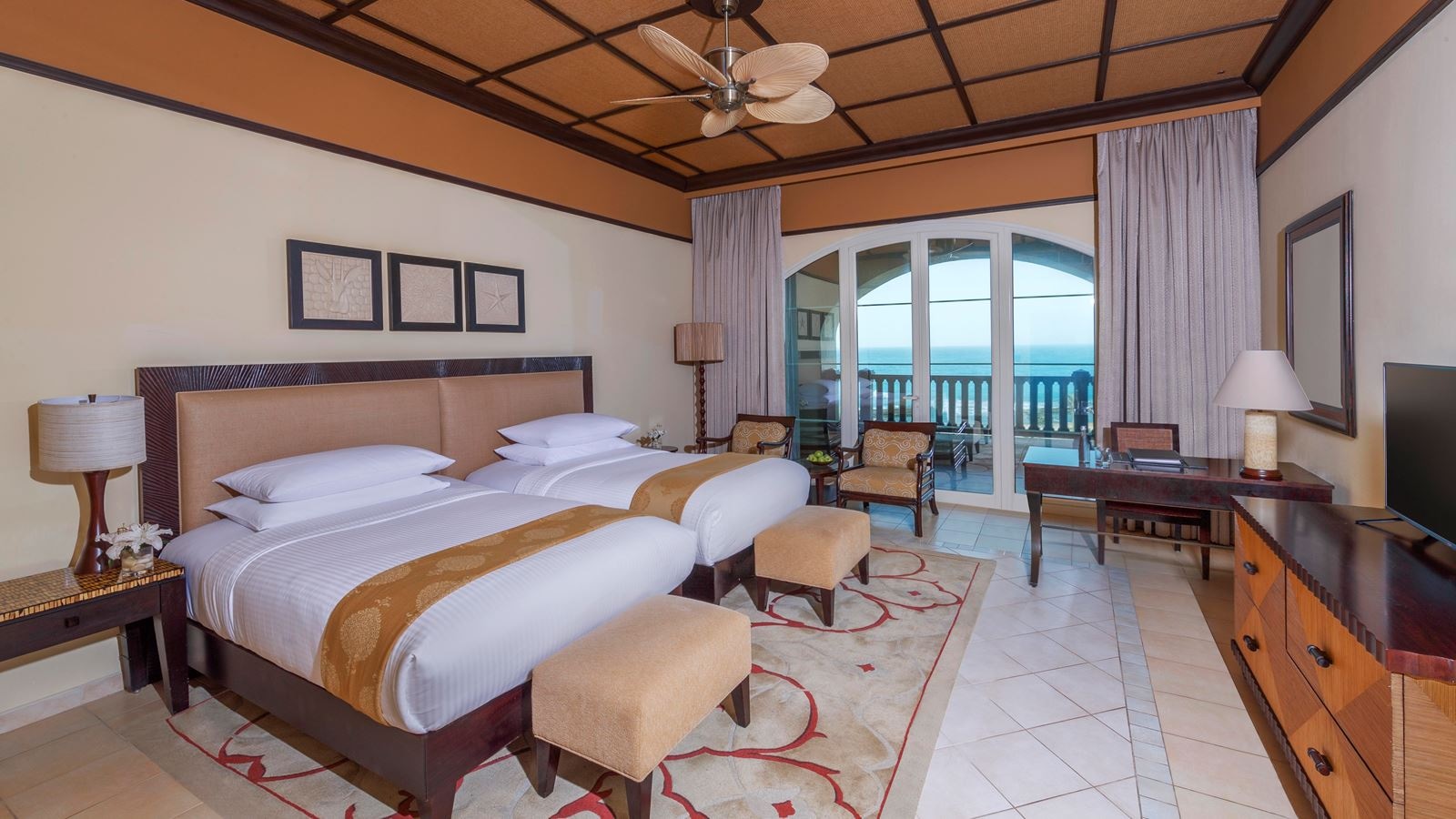 rooms-deluxe-sea-view-room