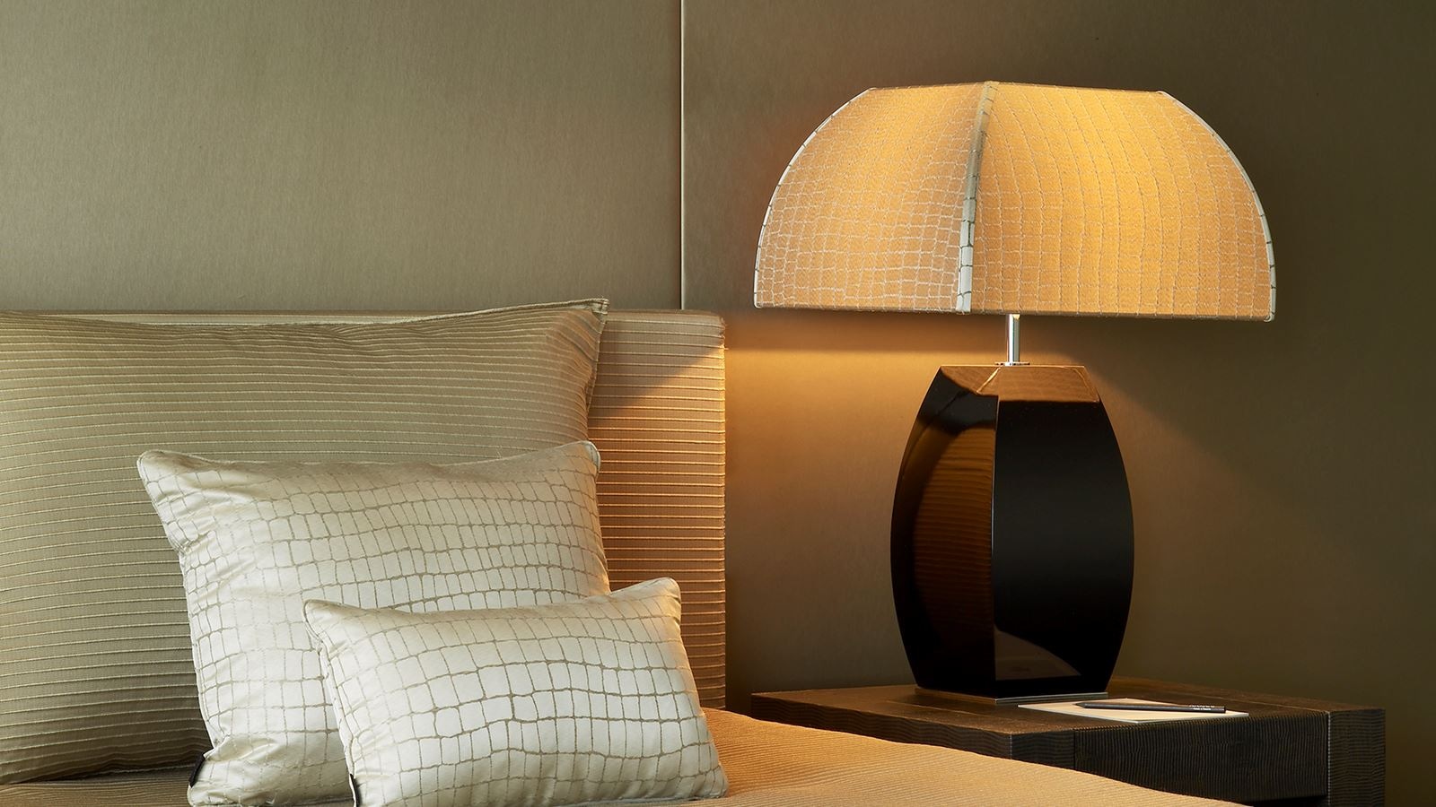 rooms-armani-executive-suite