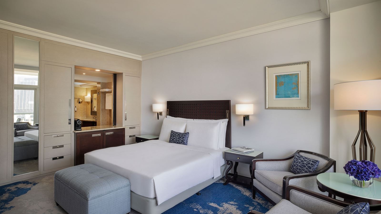 rooms-spacious-sea-view-room-with-balcony-and-lounge-access