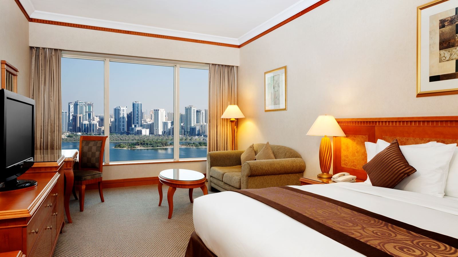 rooms-club-deluxe-king-room