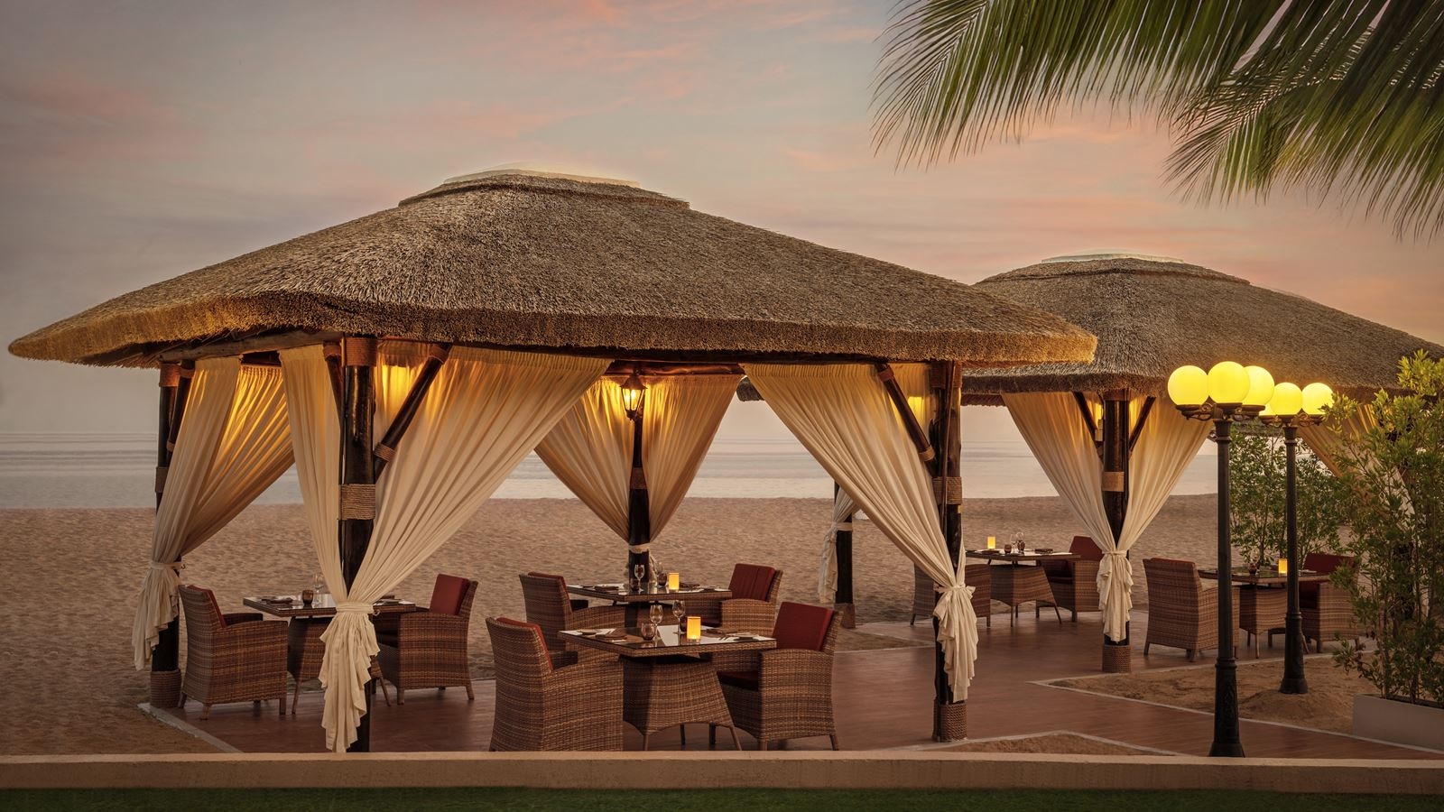 restaurants-waves-beach-restaurant