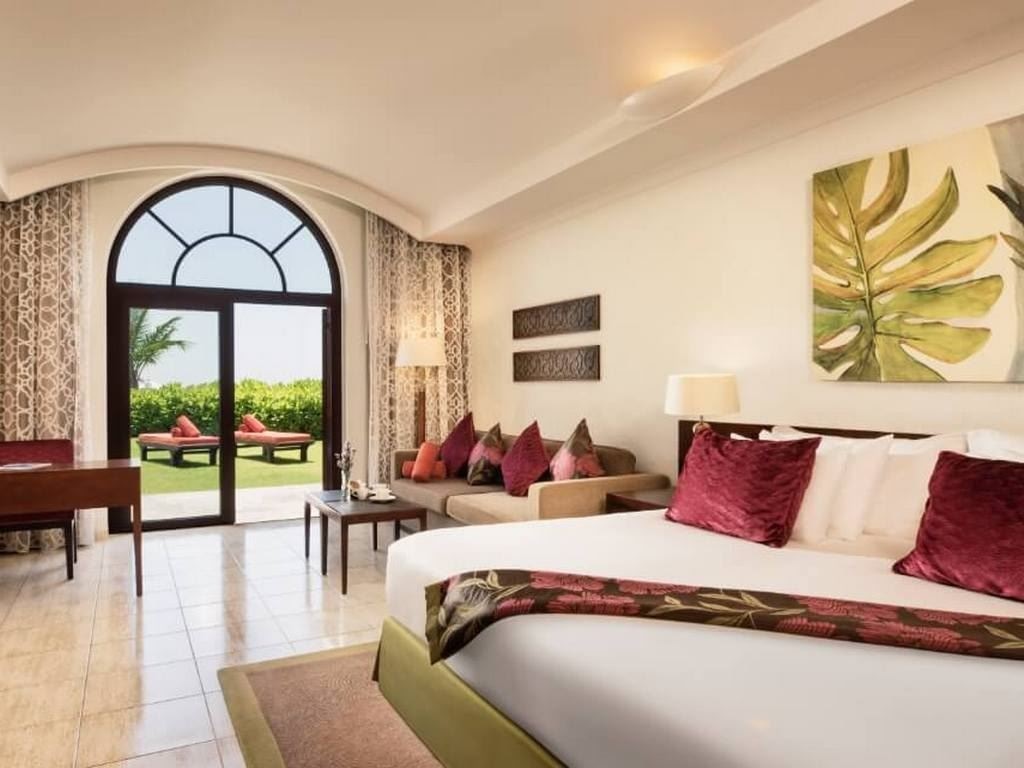 rooms-beachfront-terrace-junior-suite