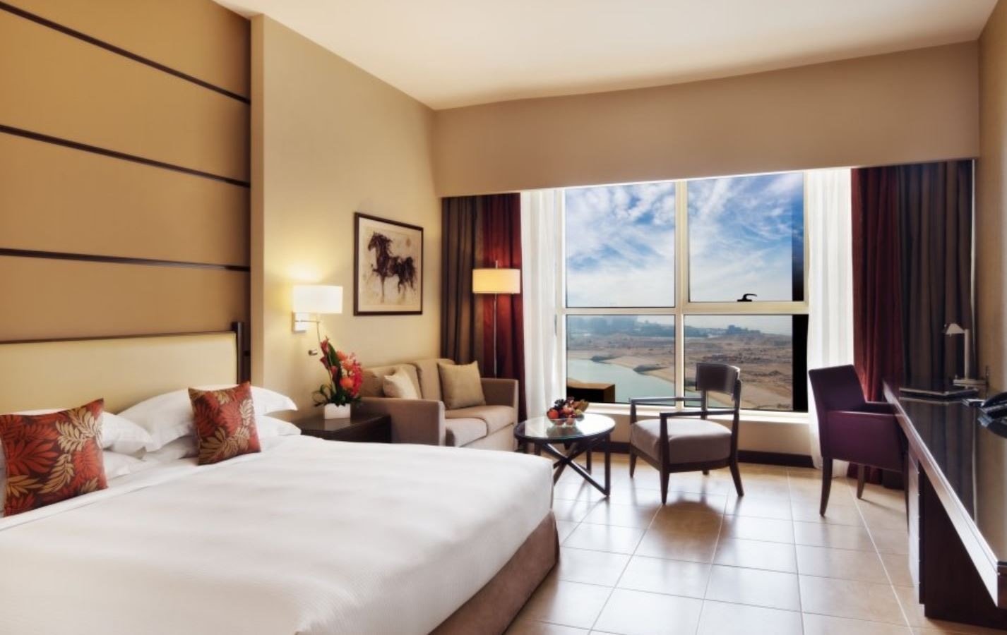 rooms-guest-room-king-bed