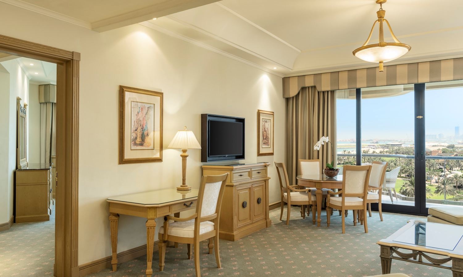 rooms-royal-club-tower-suite