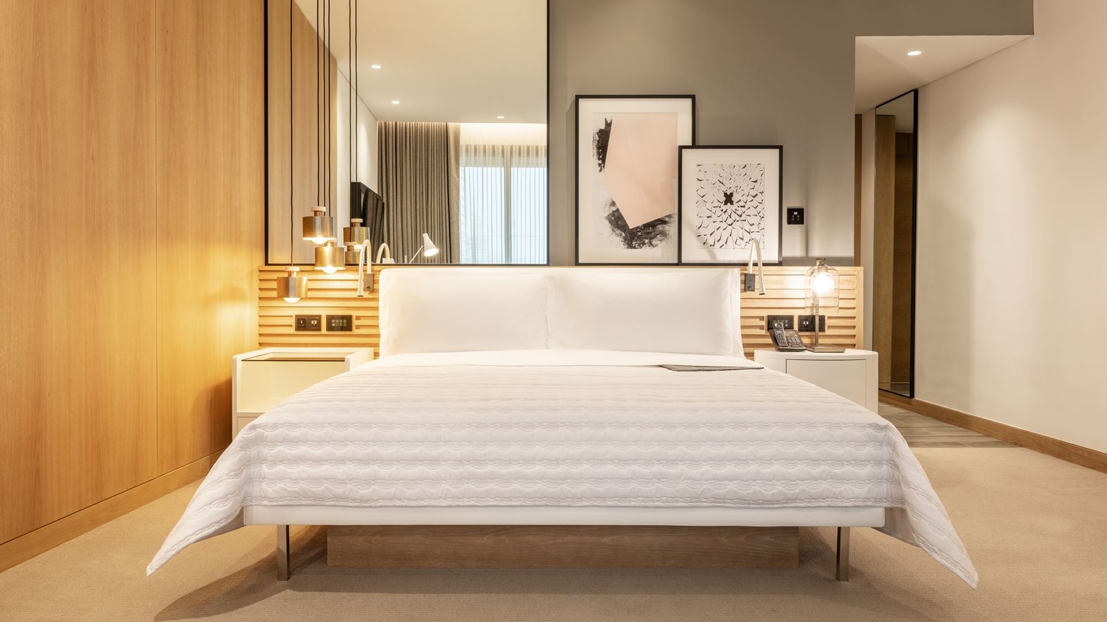 rooms-royal-club-tower-room-sea-view