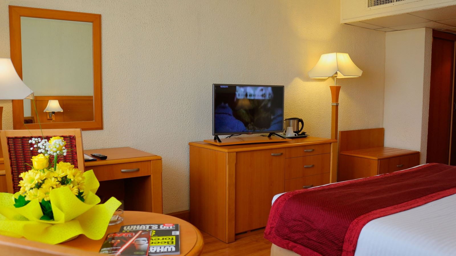 rooms-standard-room-city-side