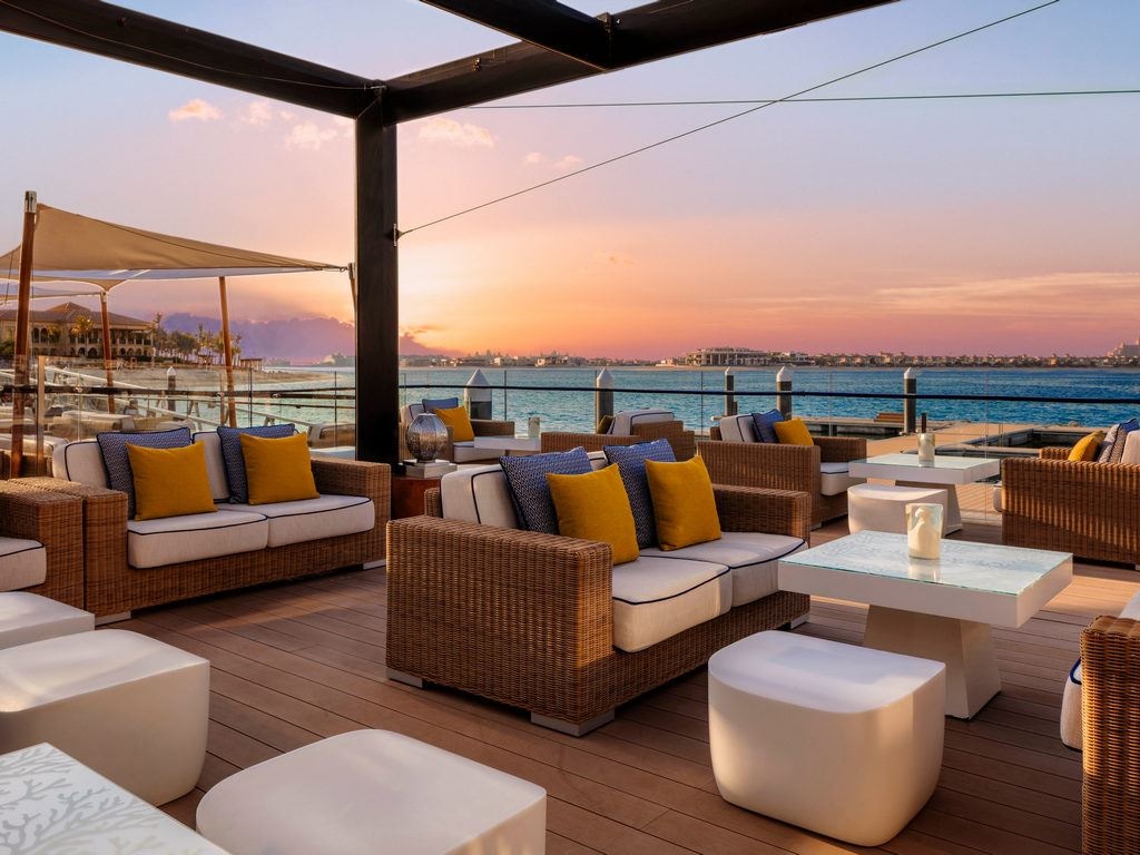 bars-101-dining-lounge-and-marina
