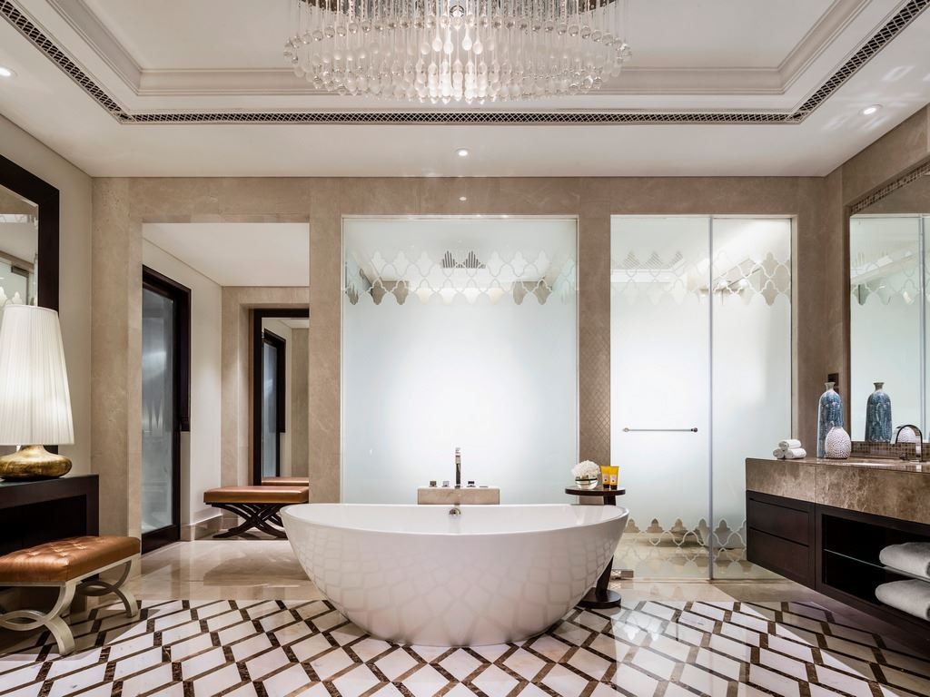 rooms-palm-beach-executive-suite-with-a-pool