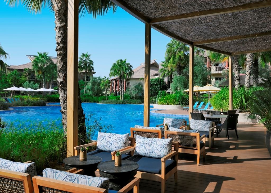 bars-ari-pool-restaurant-and-bar