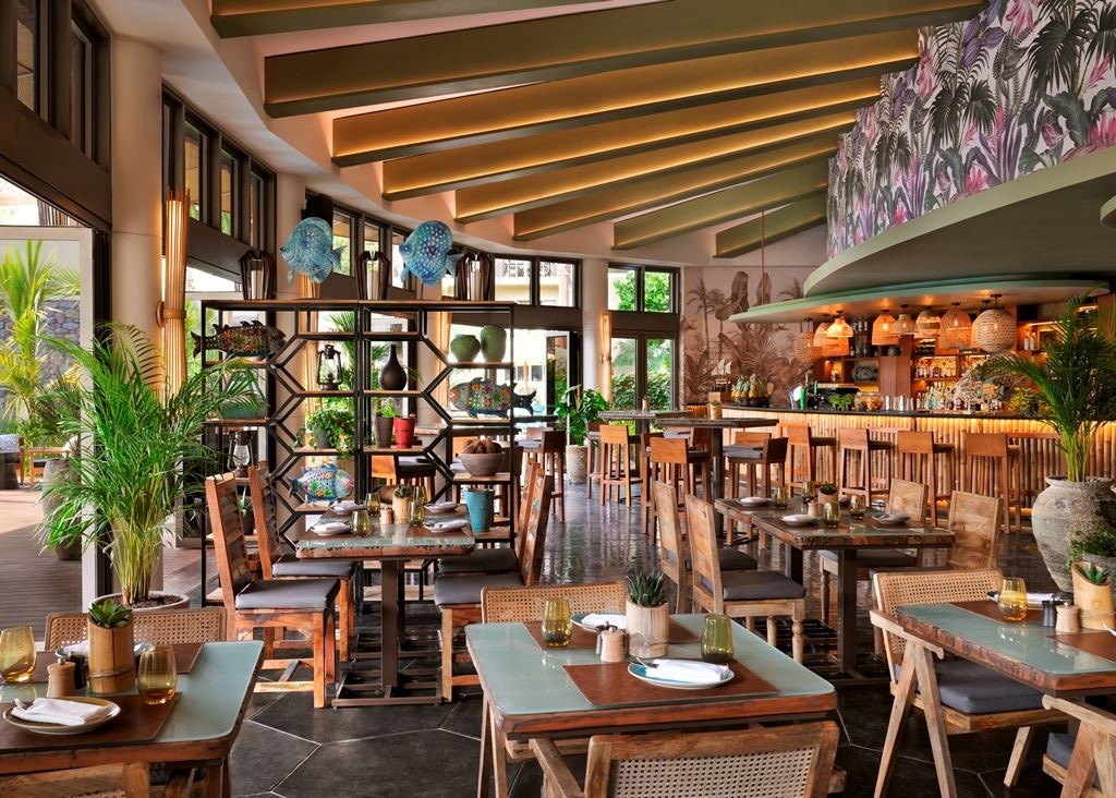 bars-ari-pool-restaurant-and-bar