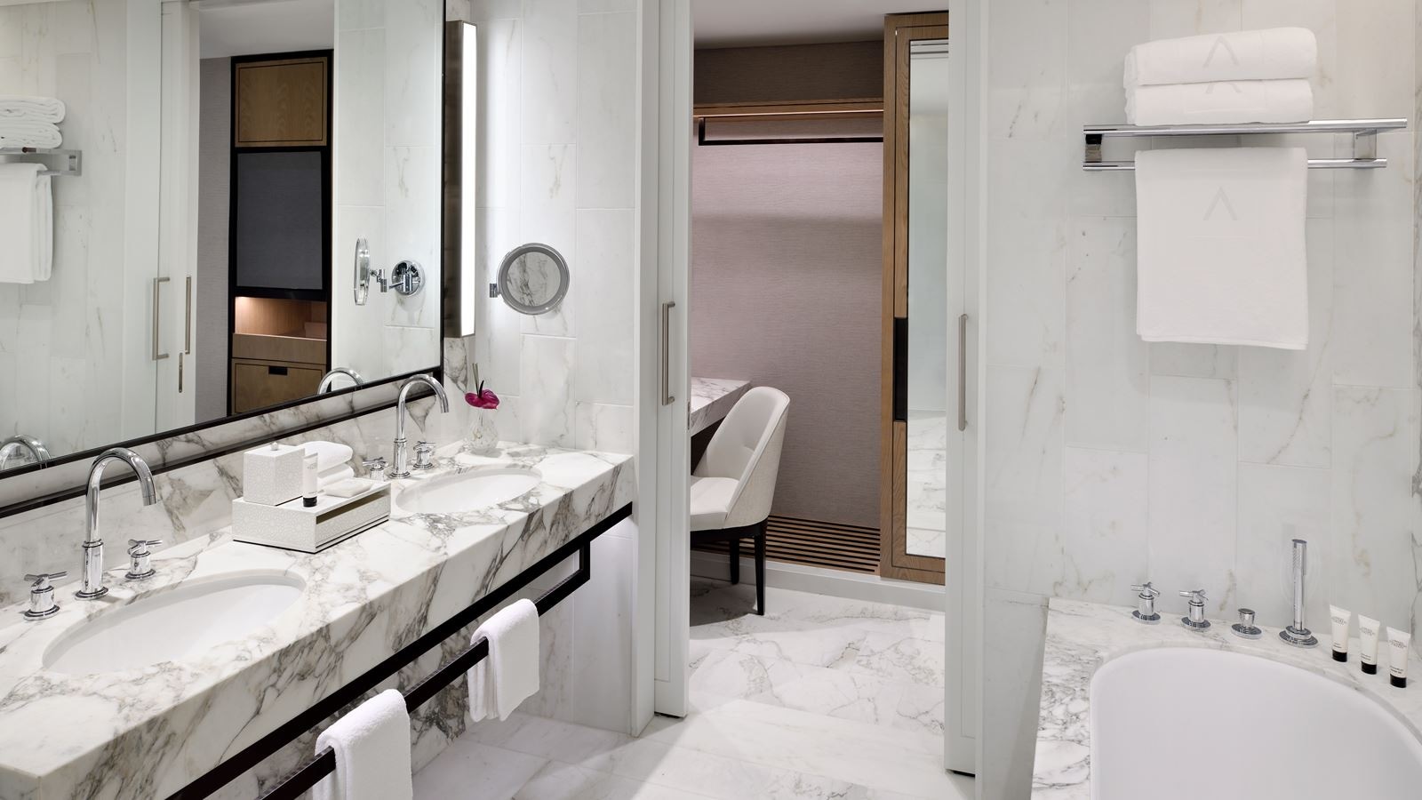 rooms-premier-fountain-view-room