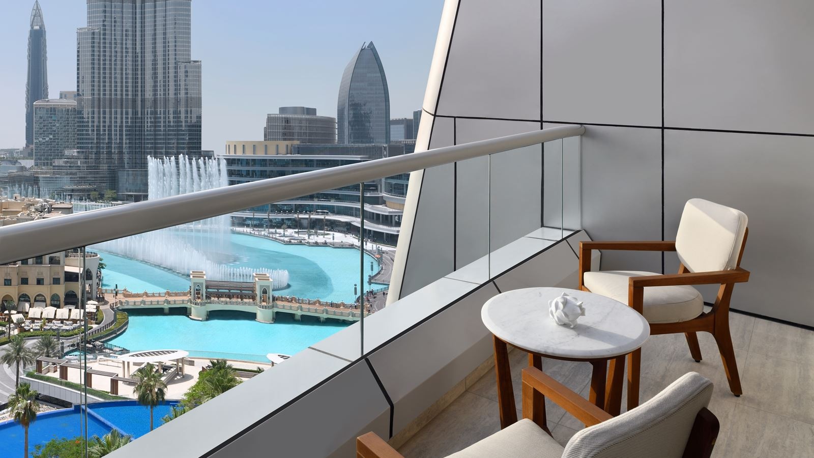 rooms-club-fountain-view-room