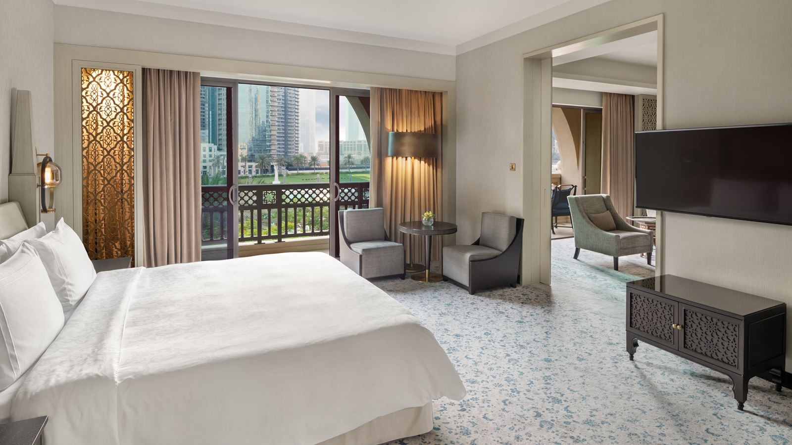 rooms-diplomatic-suite-lake-view