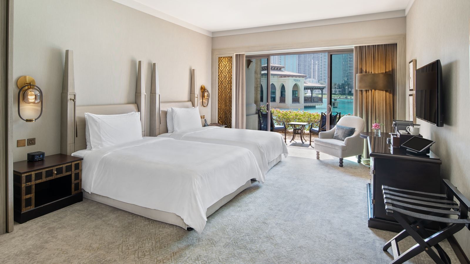 rooms-palace-fountain-view-room