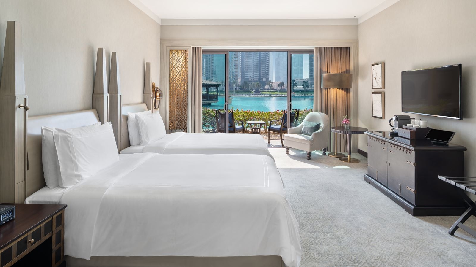 rooms-palace-fountain-view-room